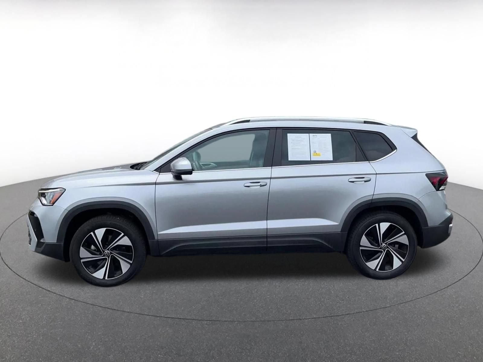 Used 2026 Volkswagen Taos SE AWD/4WD image 9