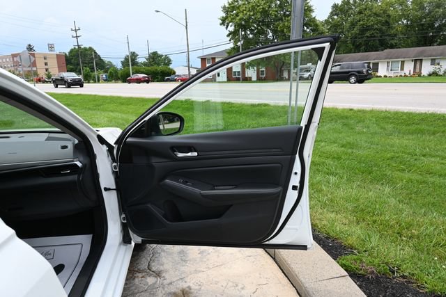 Used 2025 Nissan Altima 2.5 SV FWD image 18