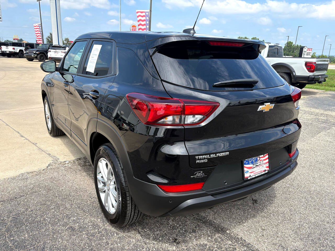 Used 2024 Chevrolet TrailBlazer LS w/ LS Convenience Package image 5