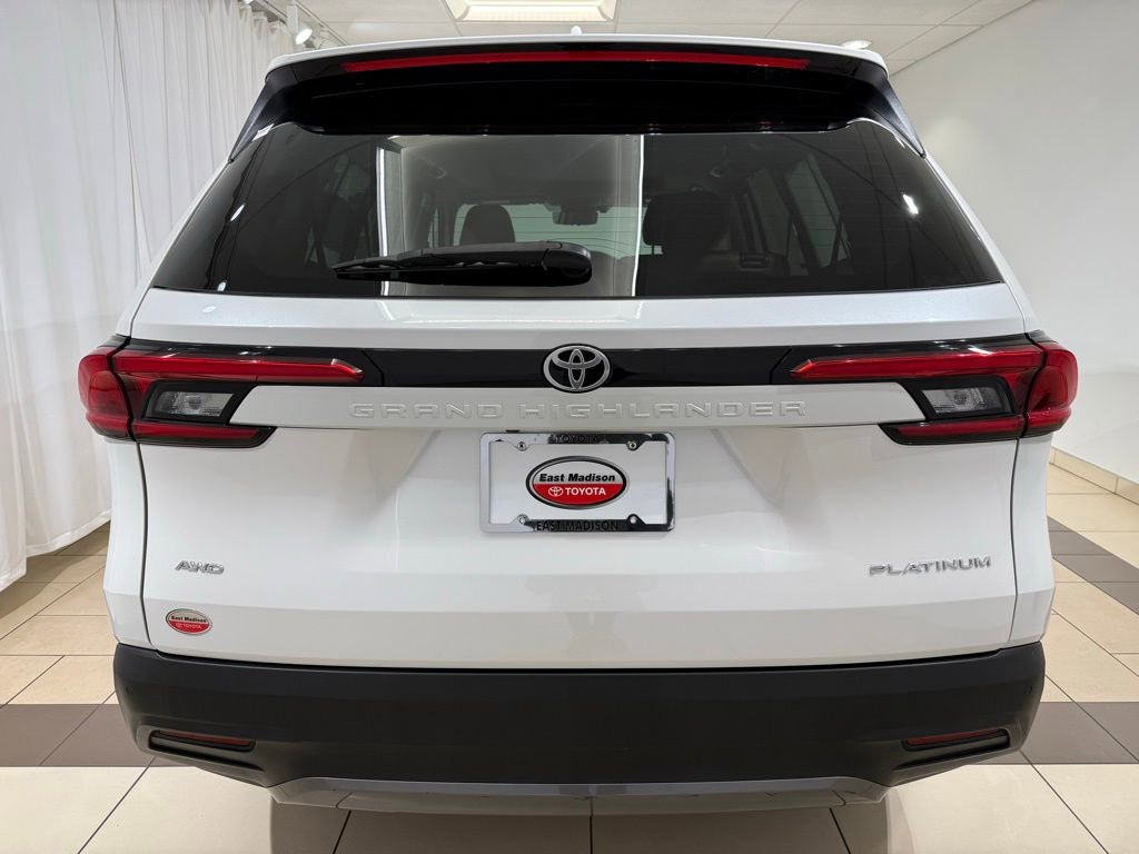 Certified 2024 Toyota Grand Highlander AWD image 4