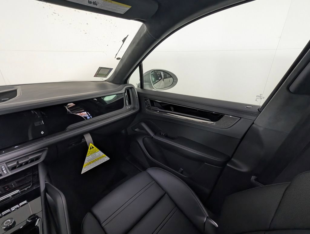 New 2026 Porsche Cayenne GTS image 21