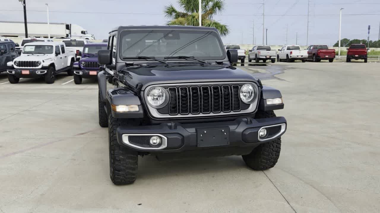 Used 2025 Jeep Gladiator Sport AWD/4WD image 3