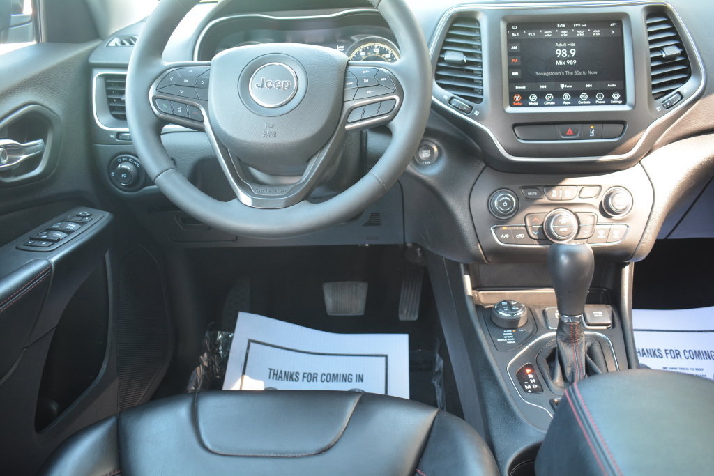 Used 2022 Jeep Cherokee Trailhawk AWD/4WD image 3