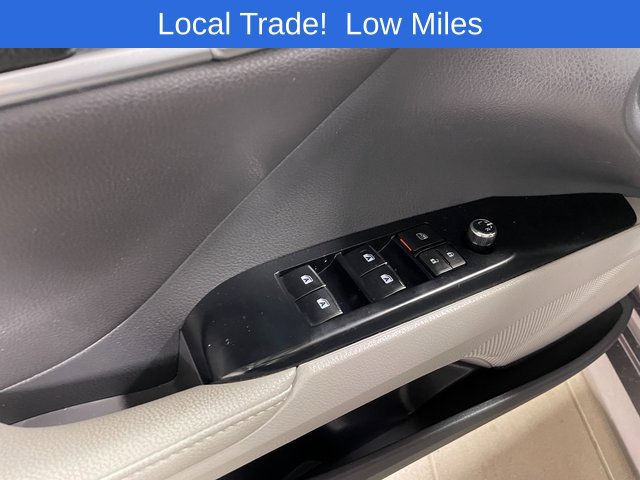 Used 2020 Toyota Camry XLE FWD image 19