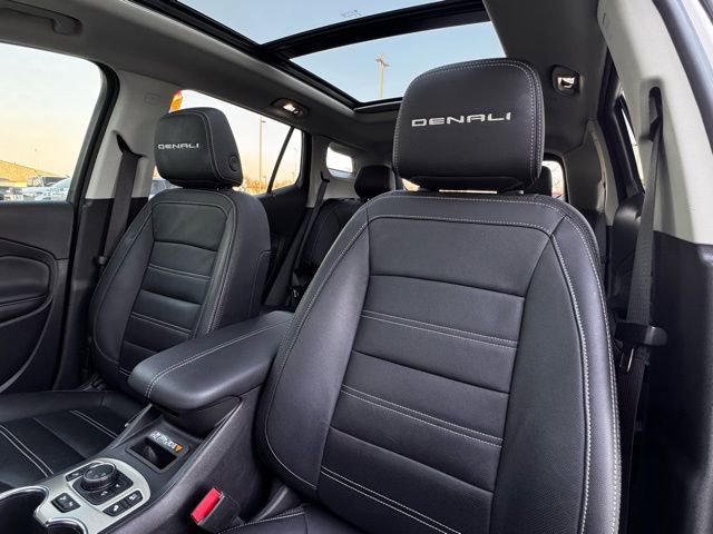 Used 2023 GMC Terrain Denali w/ Denali Premium Package image 2