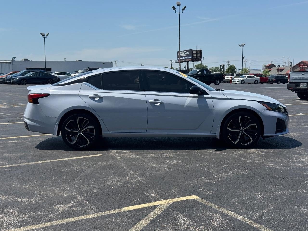 Used 2024 Nissan Altima 2.5 SR AWD/4WD image 3
