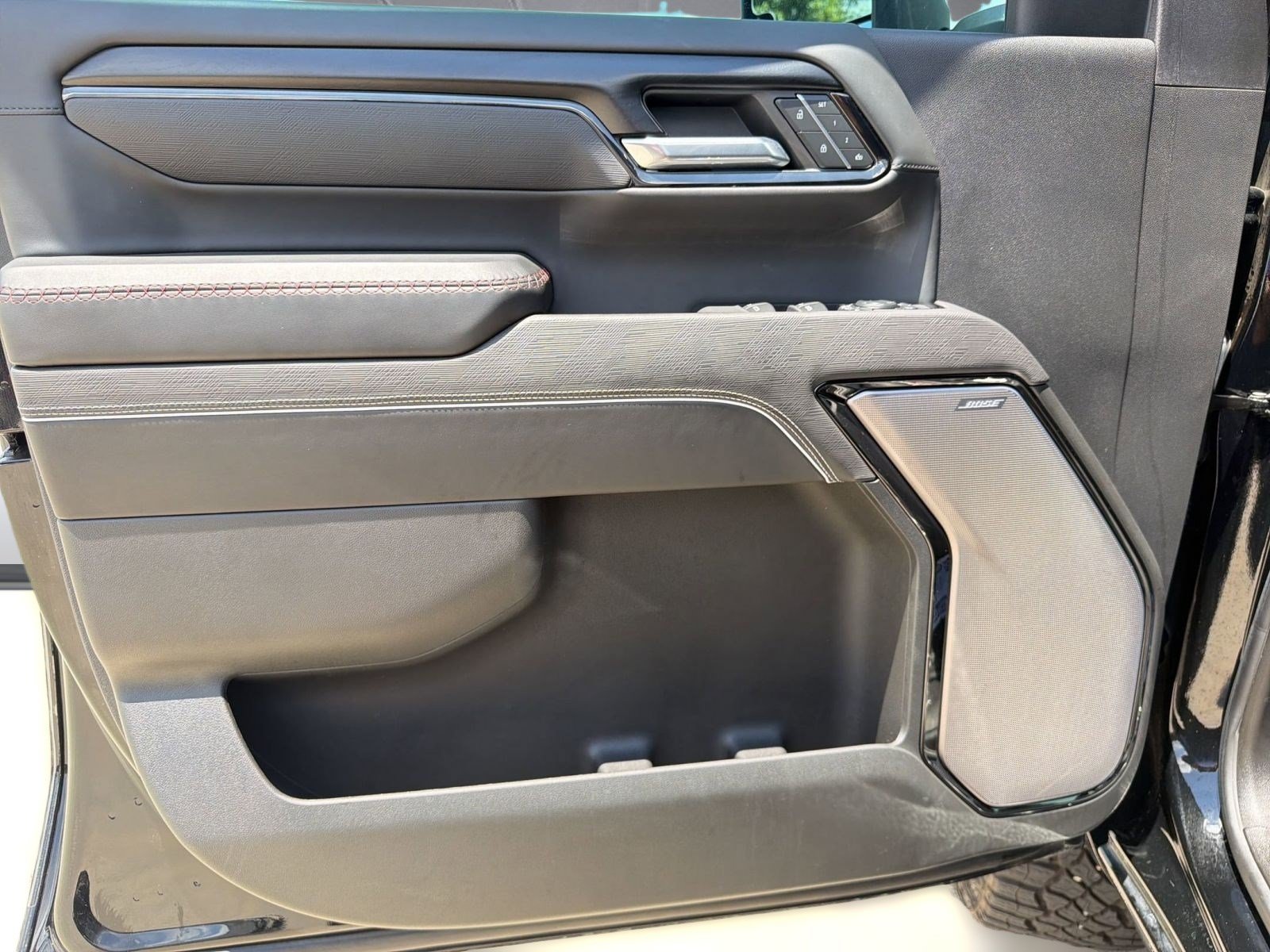 Used 2025 GMC Sierra 2500 AT4X AWD/4WD image 21