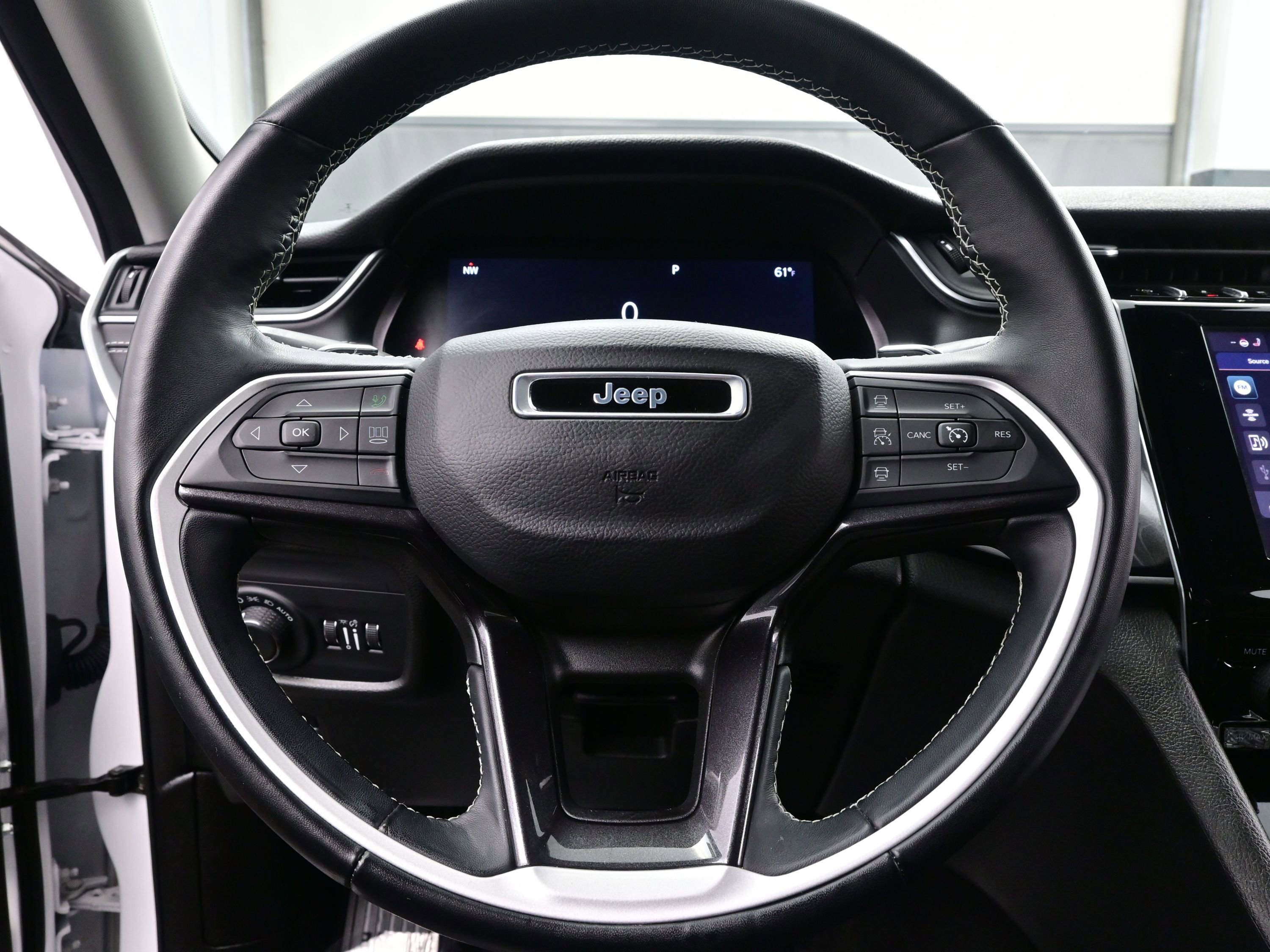 Used 2022 Jeep Grand Cherokee L Laredo w/ Luxury Tech Group I image 24