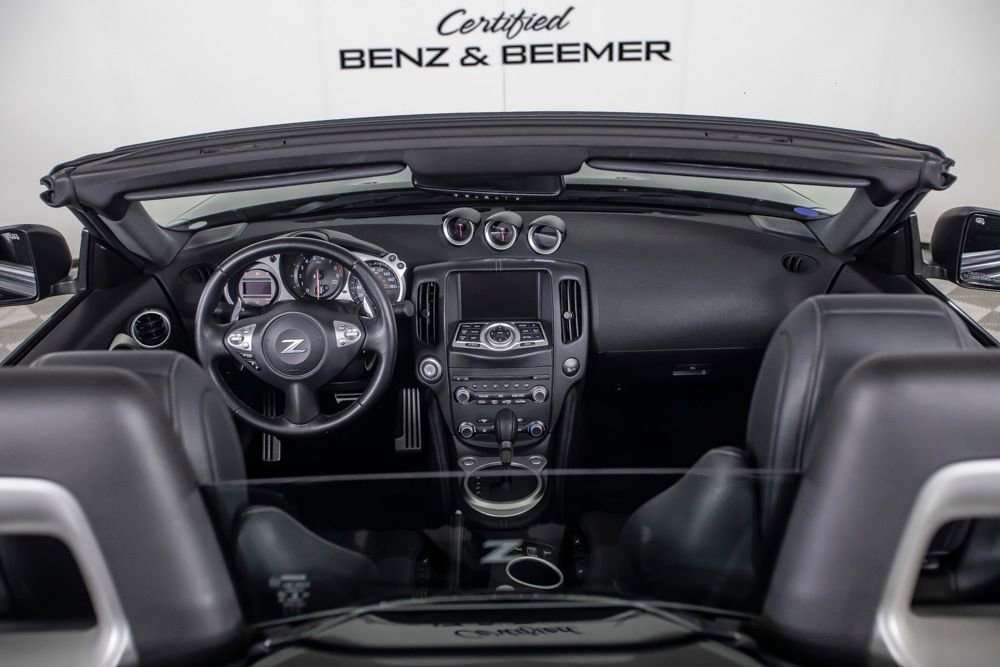Used 2018 Nissan 370Z Touring image 10
