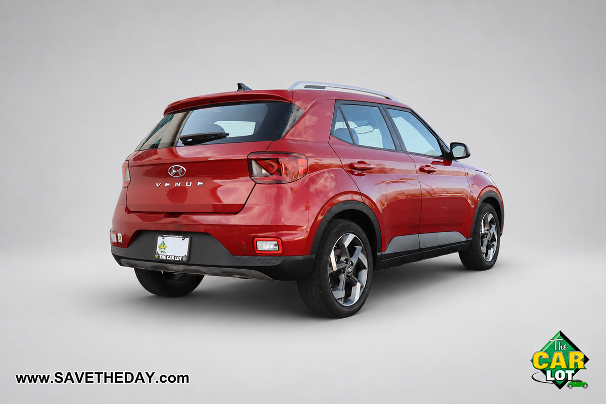 Used 2022 Hyundai Venue Limited FWD image 8
