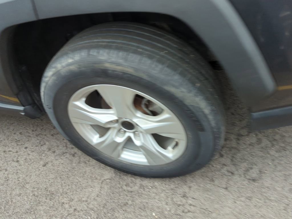 Used 2020 Toyota RAV4 XLE w/ Convenience Package image 4