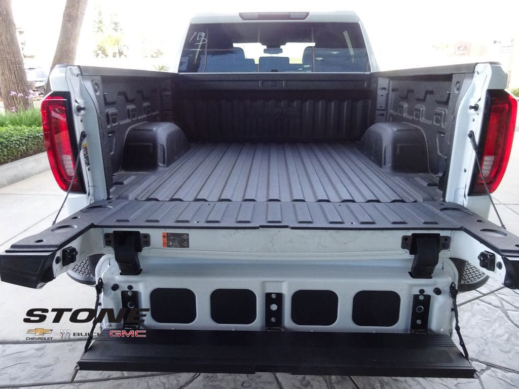 New 2026 GMC Sierra 1500 SLT w/ SLT Premium Package AWD/4WD image 9