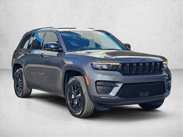 Used 2024 Jeep Grand Cherokee Altitude AWD/4WD image 2