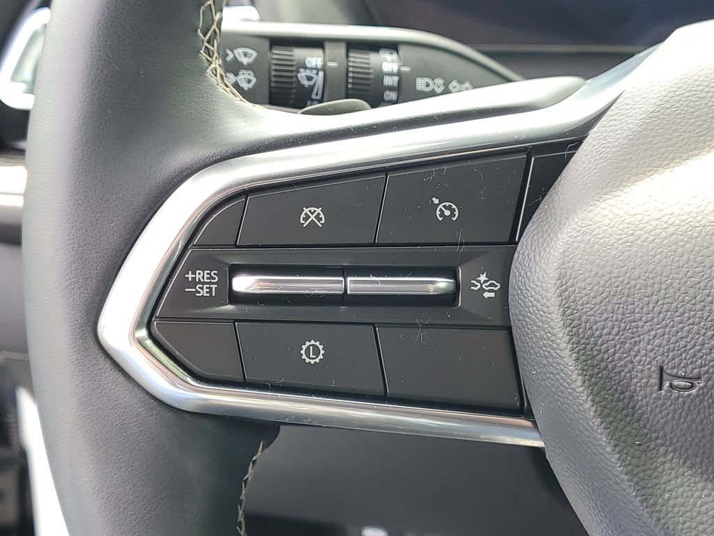 Used 2025 Chevrolet Traverse LT w/ Driver Confidence Package FWD image 9