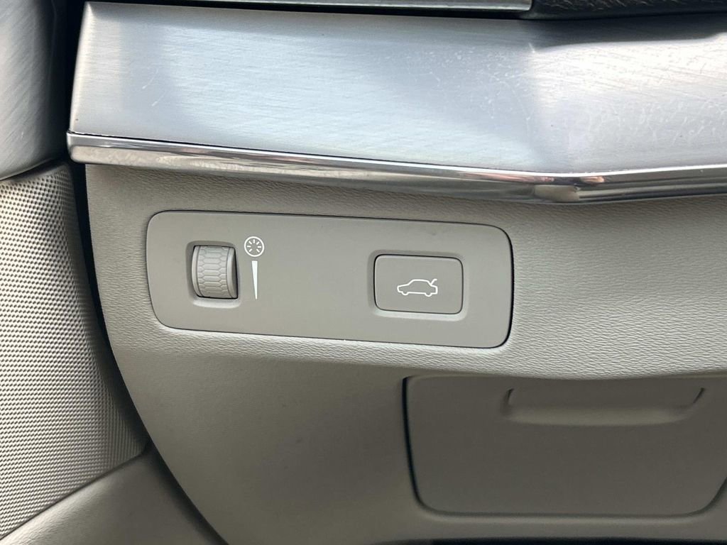 Used 2016 Volvo XC90 T6 Momentum image 34