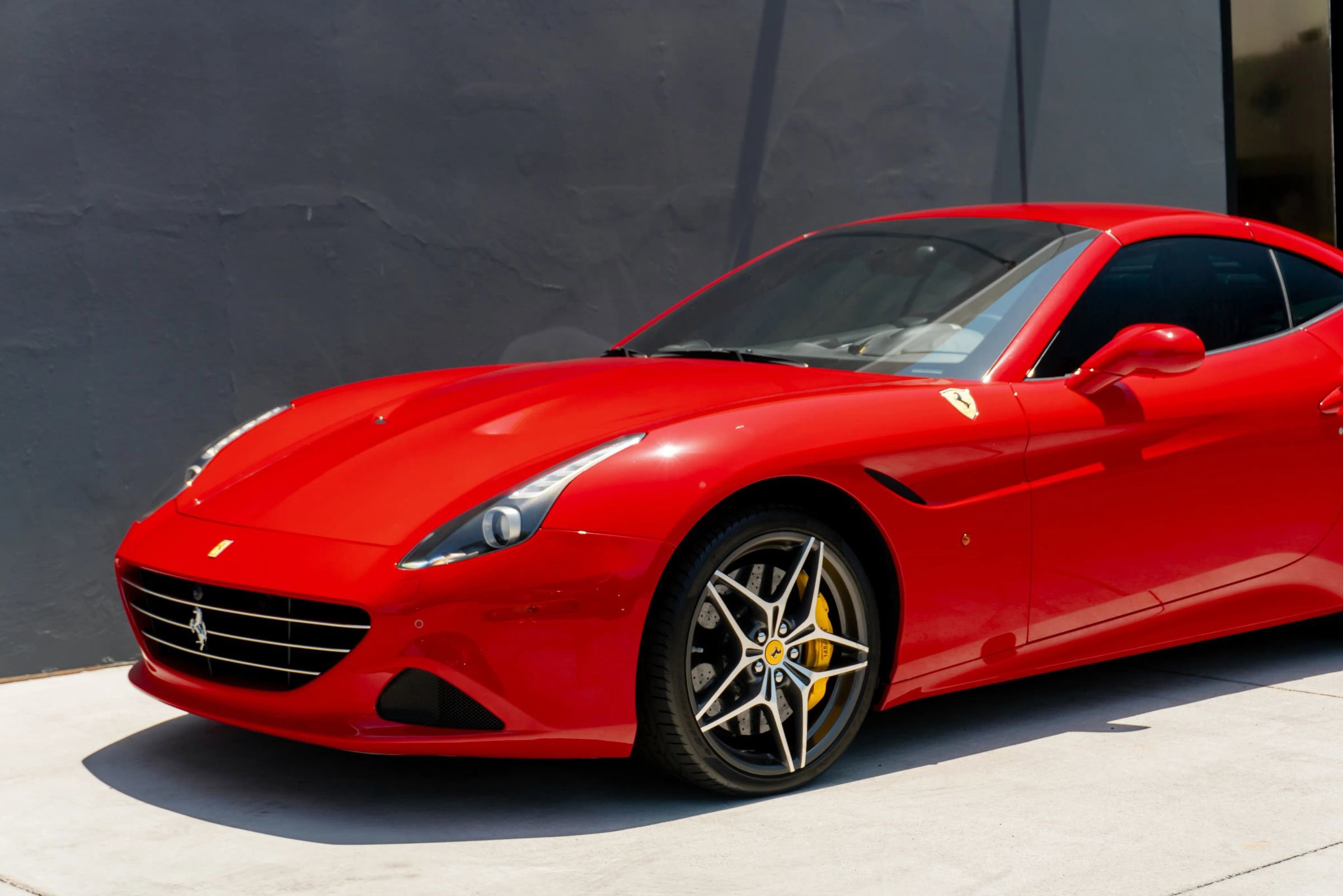 Used 2016 Ferrari California T RWD image 14