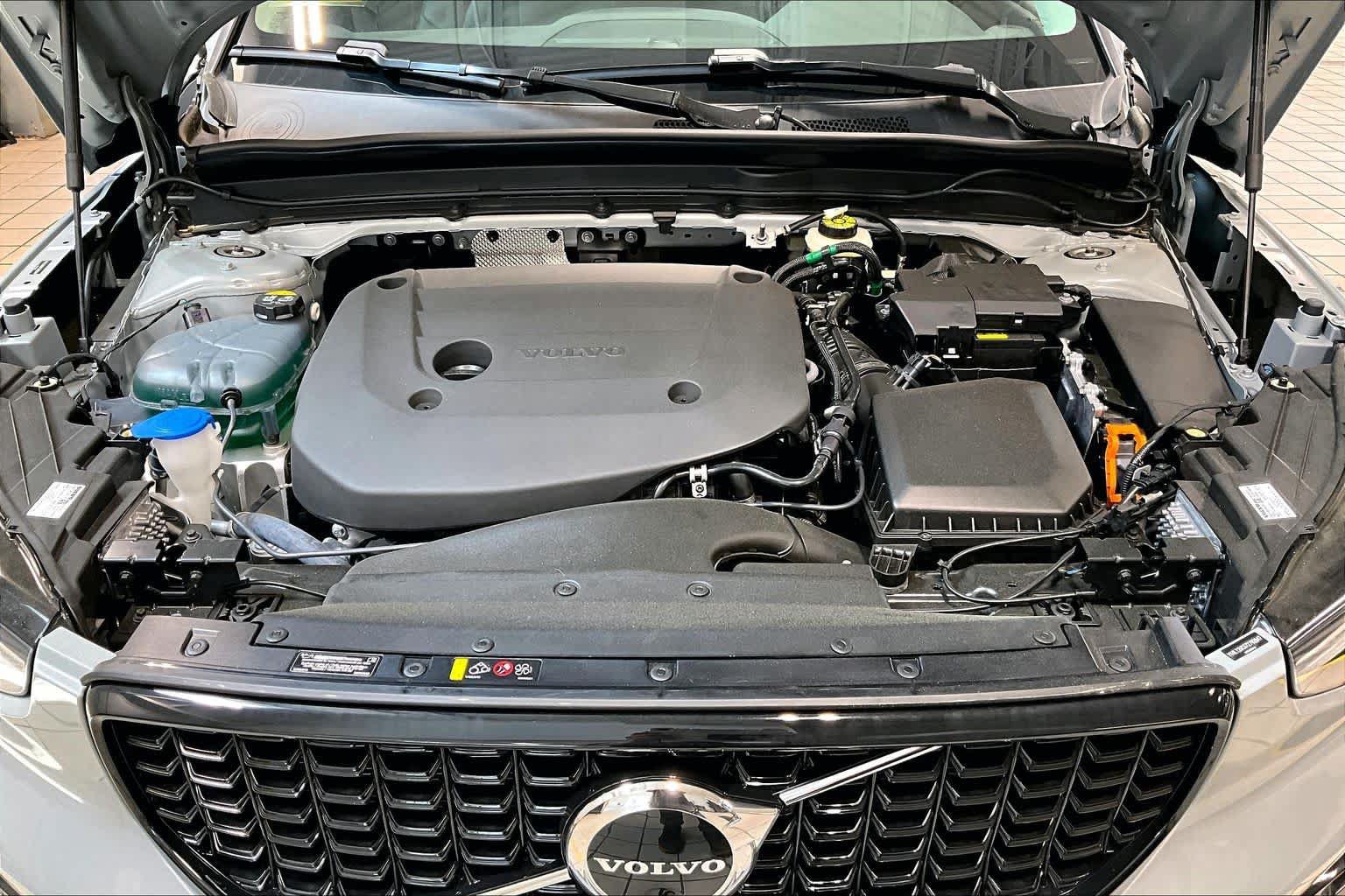 New 2026 Volvo XC40 B5 Plus w/ Protection Package Premier AWD/4WD image 14