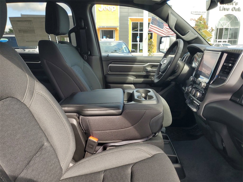 New 2025 RAM 1500 4x4 Crew Cab image 30