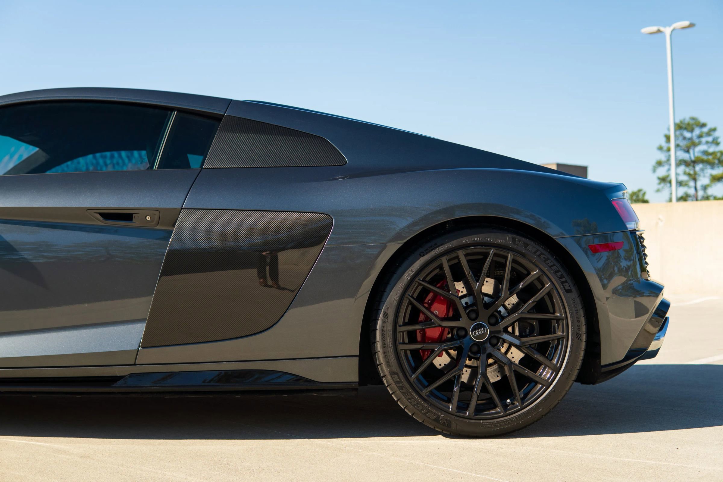 Used 2020 Audi R8 V10 w/ Carbon Exterior Package image 24