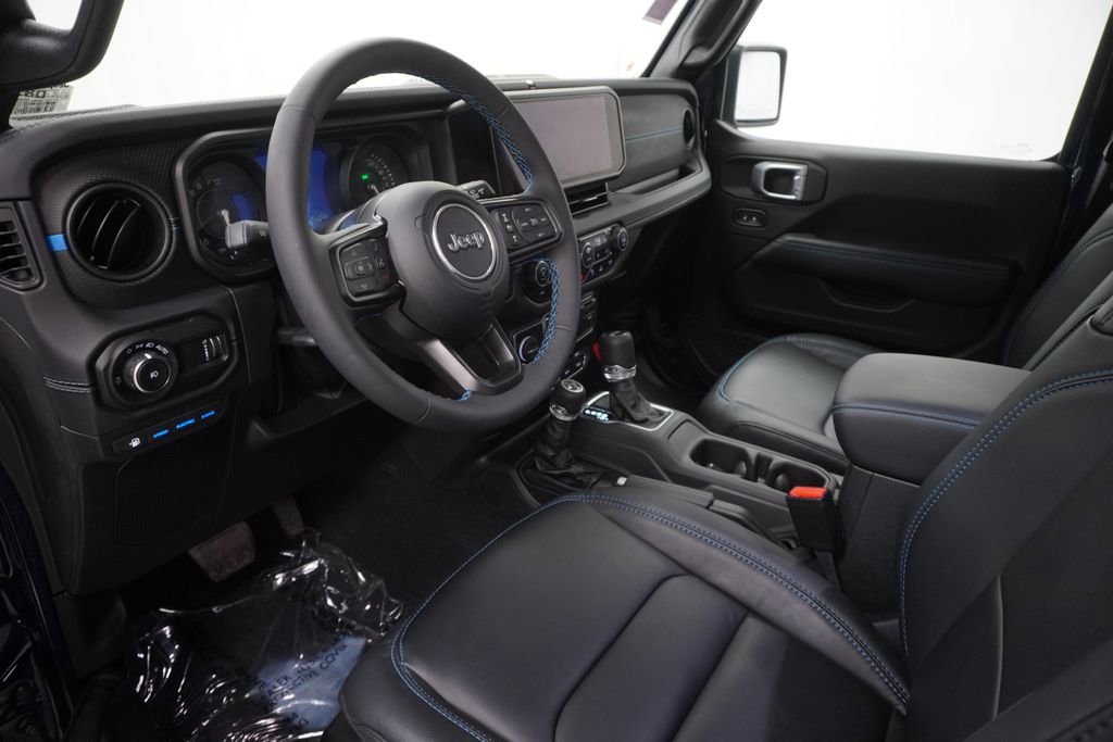 Used 2025 Jeep Wrangler Unlimited Rubicon 4xe AWD/4WD image 19