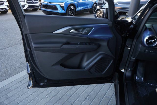 New 2025 Chevrolet Equinox EV LT image 16