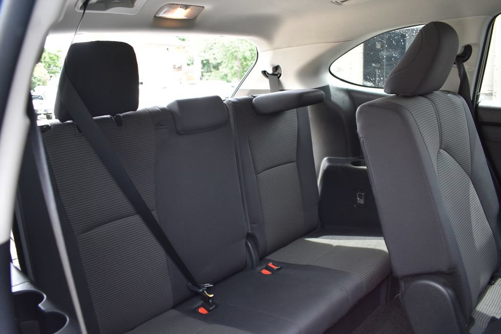 Used 2025 Toyota Highlander LE FWD image 31
