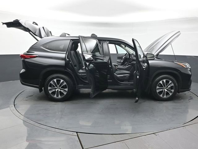 Certified 2023 Toyota Highlander XLE image 57