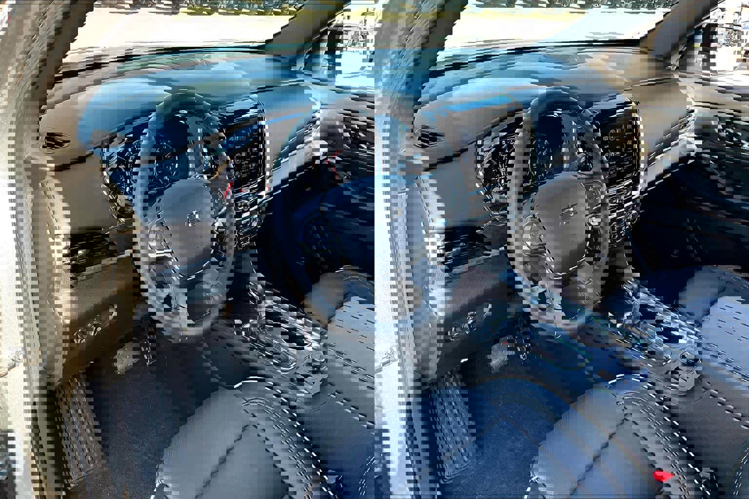 Used 2023 Chevrolet Traverse Premier w/ Redline Edition image 17