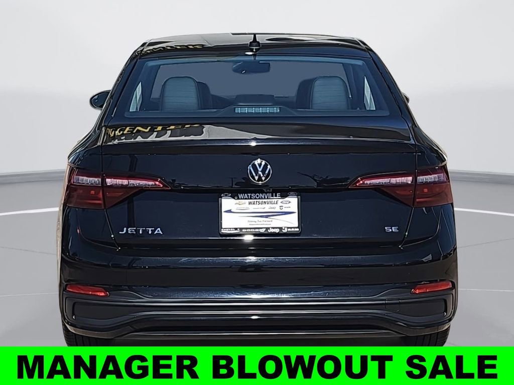 Used 2024 Volkswagen Jetta SE image 4