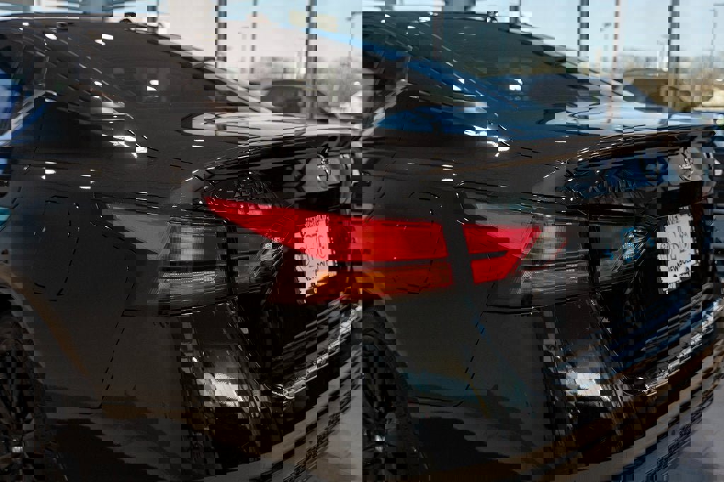 Used 2022 Nissan Altima 2.5 SR w/ Midnight Edition Package image 9