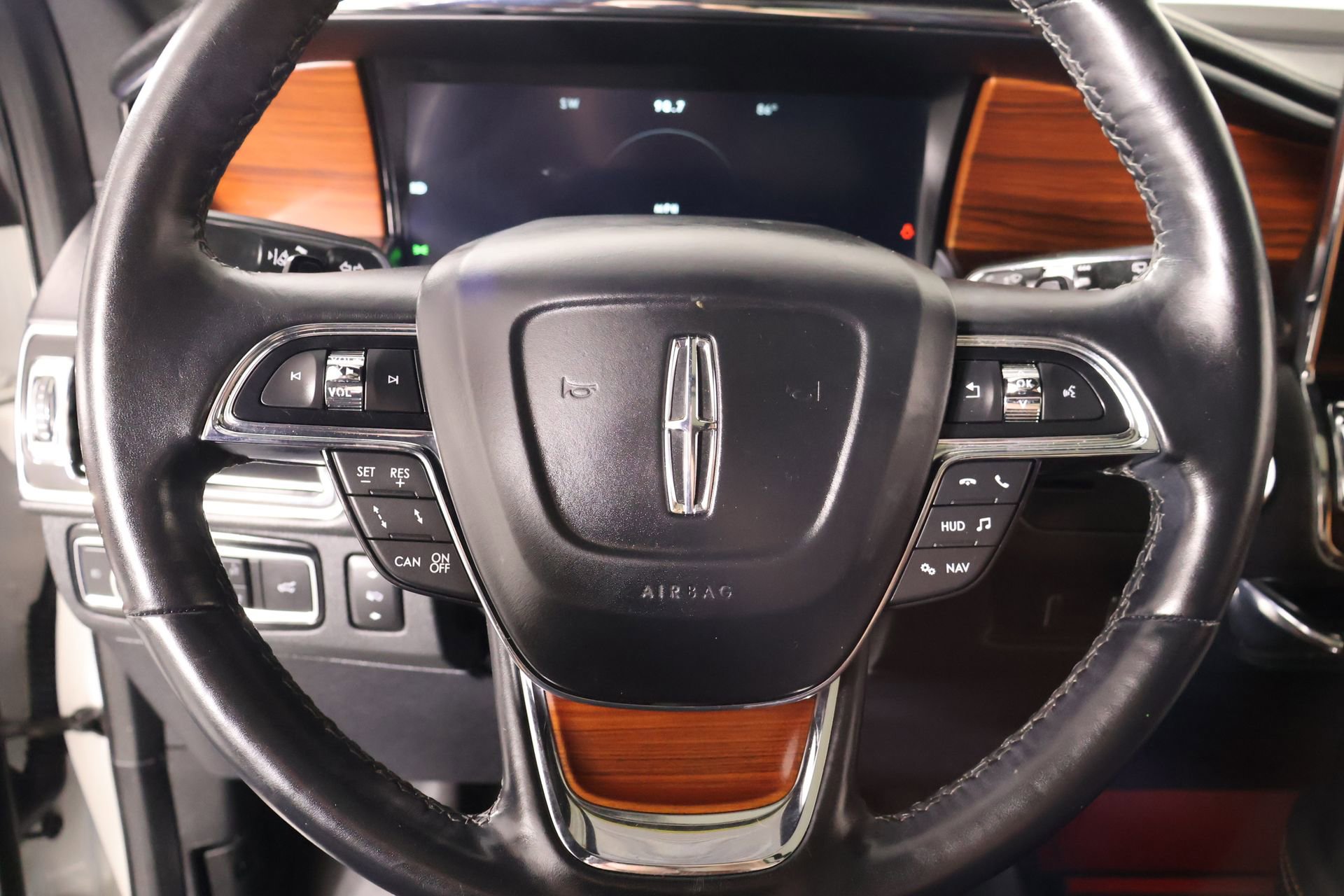 Used 2021 Lincoln Navigator Reserve w/ Luxury Package AWD/4WD image 3