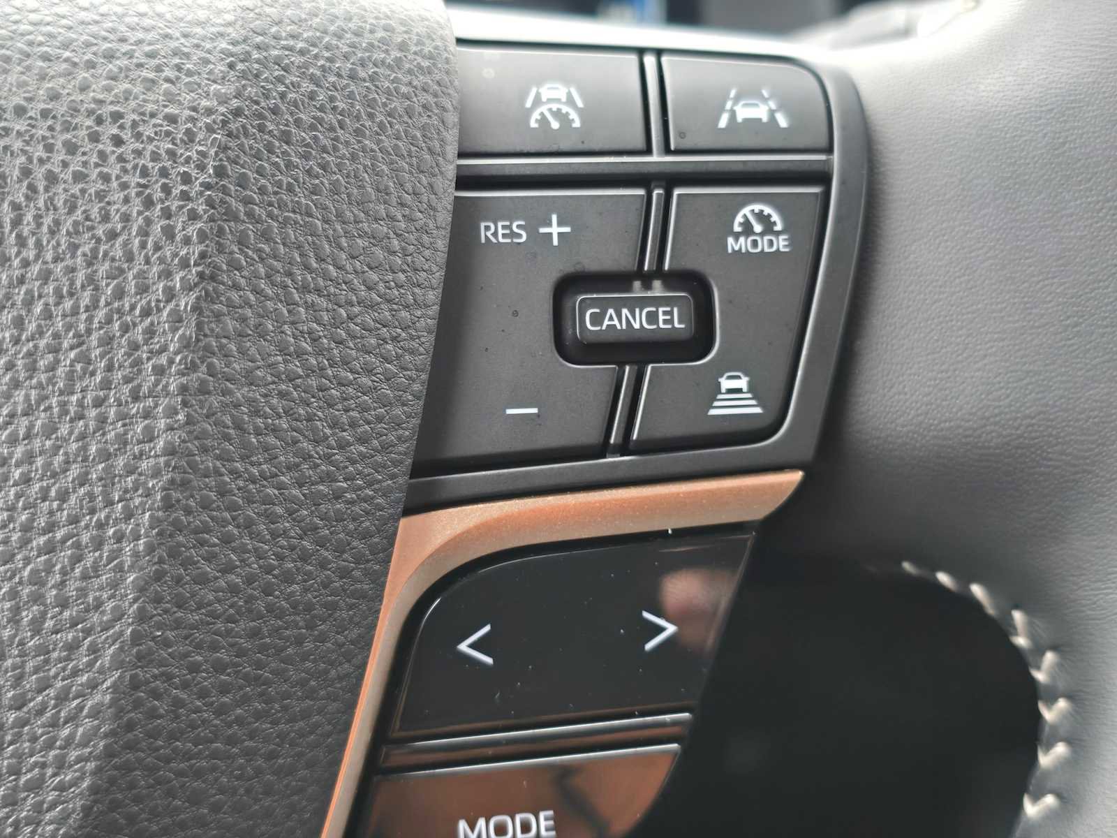 Used 2025 Toyota Crown Signia XLE image 32