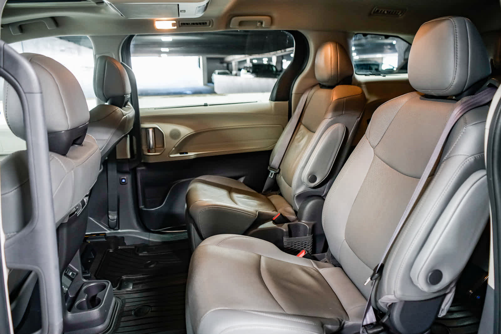 Used 2021 Toyota Sienna Limited image 20