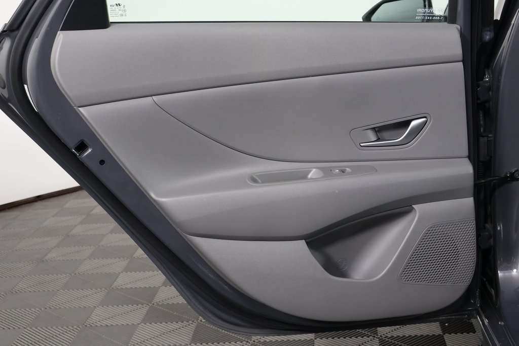 Used 2024 Hyundai Elantra SE FWD image 13