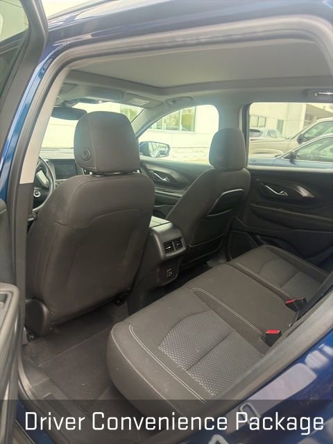 Used 2023 GMC Terrain SLE w/ Driver Convenience Package image 9