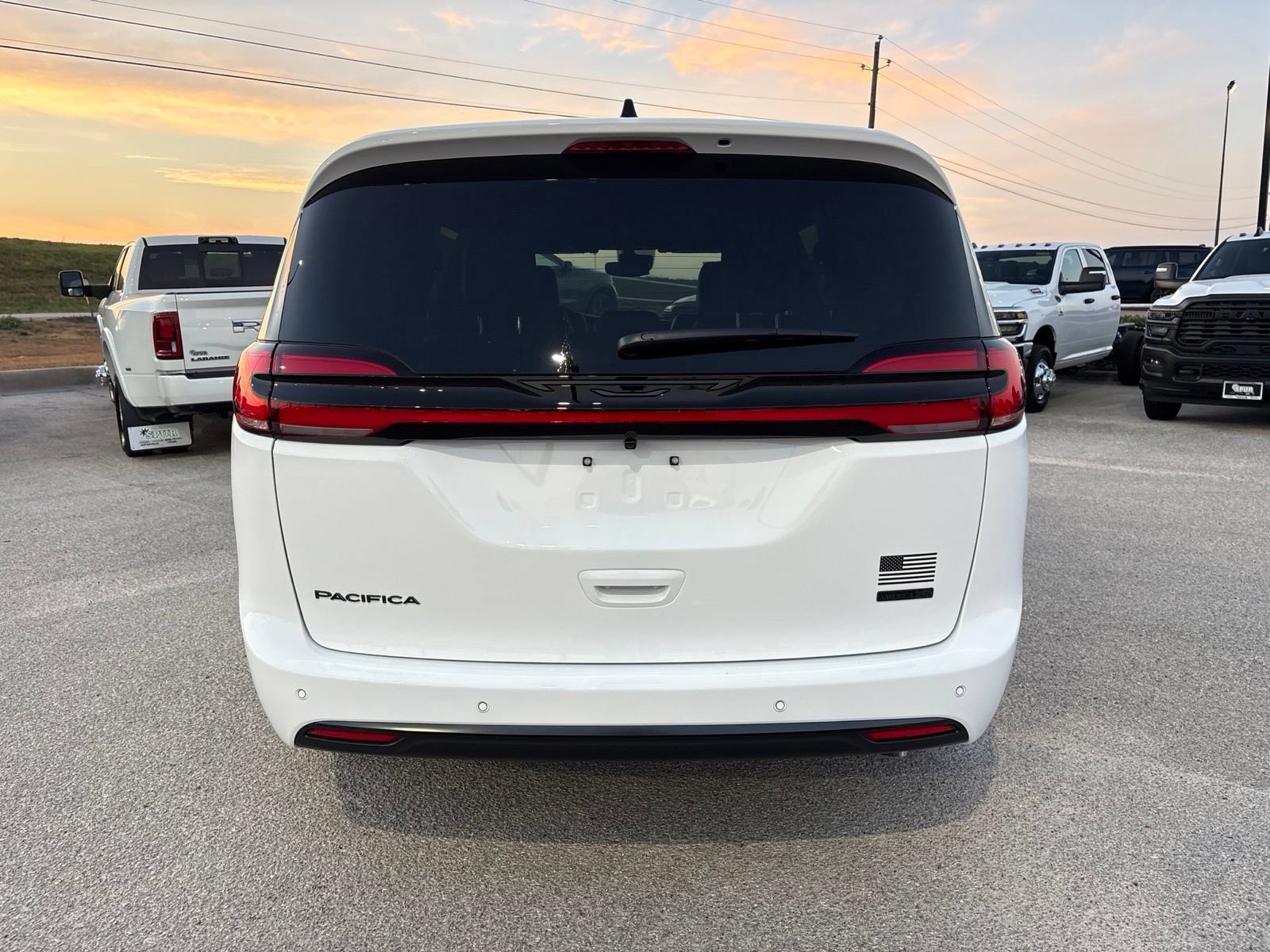 New 2027 Chrysler Pacifica Select FWD image 5
