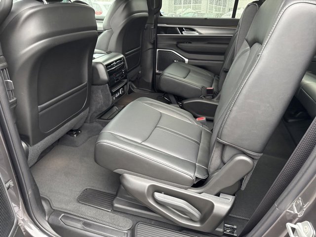 New 2025 Jeep Wagoneer L Series II w/ Convenience Group I image 20