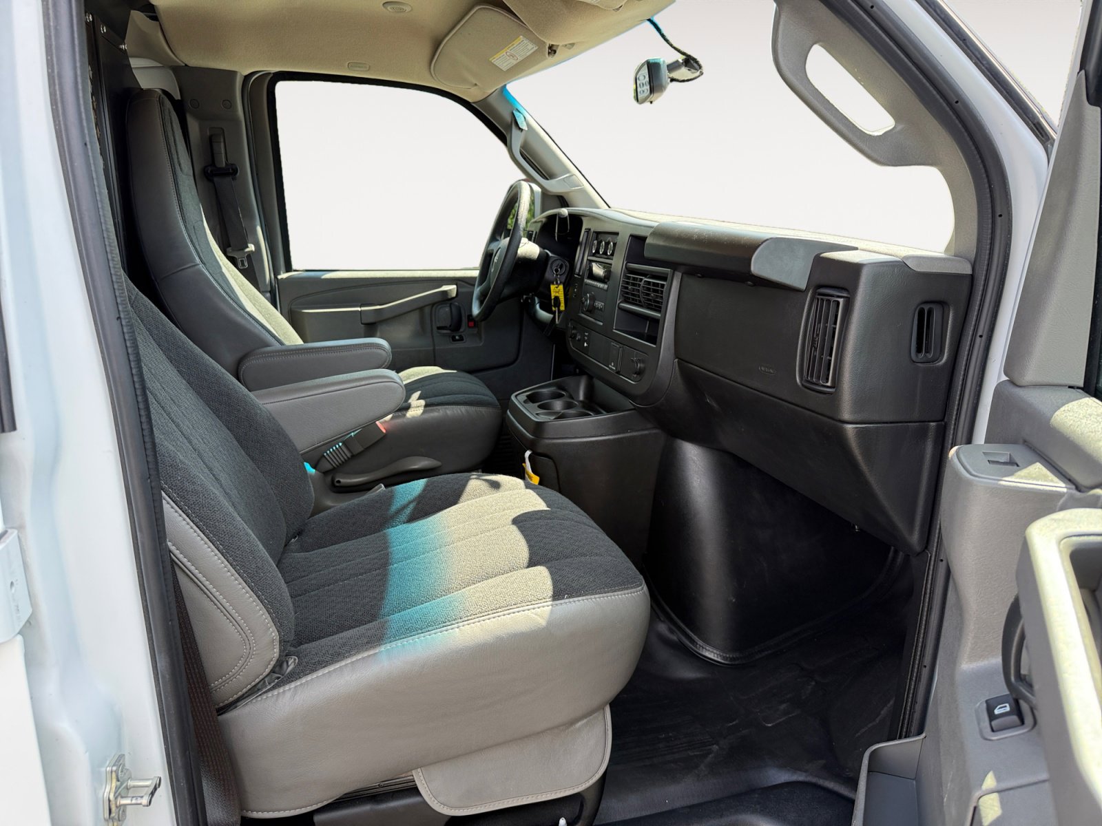 Used 2024 GMC Savana 2500 w/ Driver Convenience Package image 18