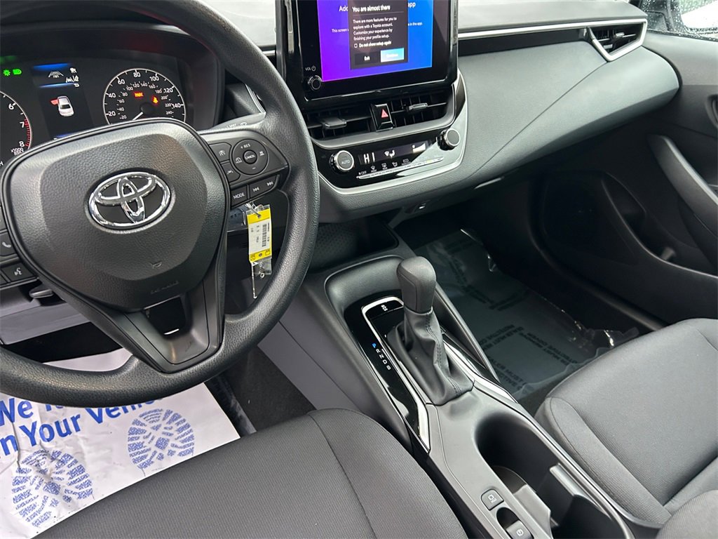 Used 2025 Toyota Corolla LE image 11