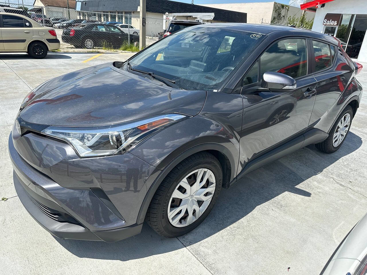 Used 2019 Toyota C-HR LE image 4