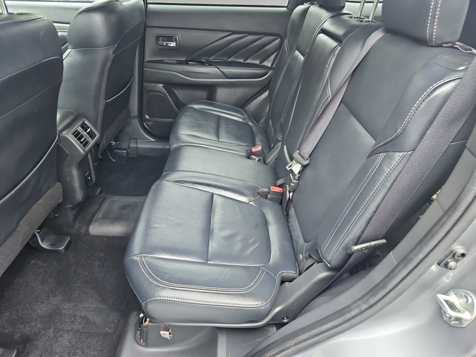 Used 2022 Mitsubishi Outlander SEL AWD/4WD image 14