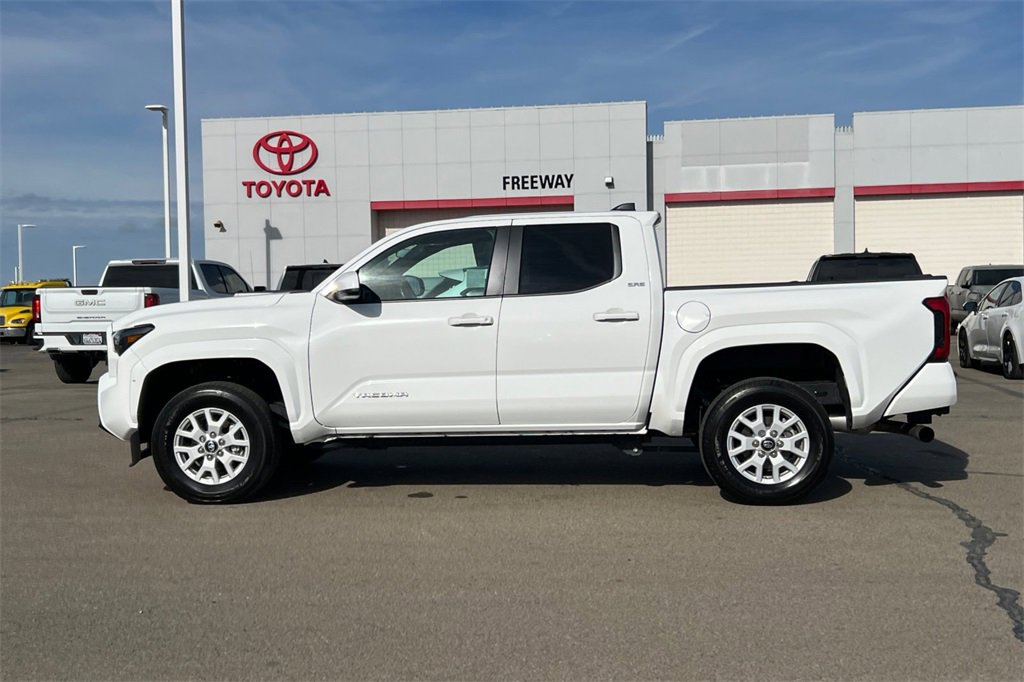 Certified 2025 Toyota Tacoma SR5 image 9
