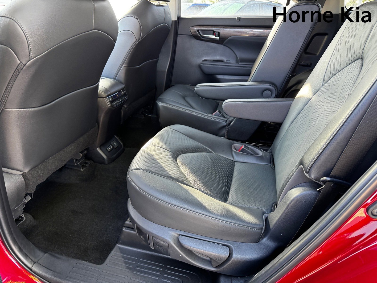 Used 2023 Toyota Highlander Platinum image 13