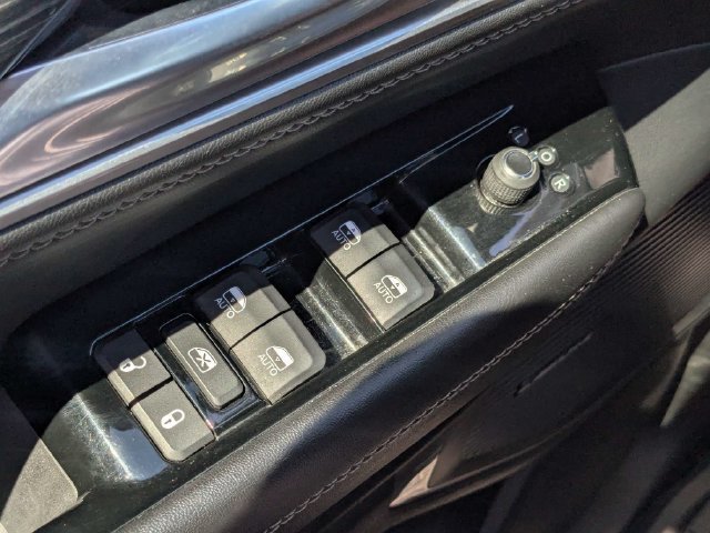 Used 2024 Jeep Wagoneer L Series II RWD image 25