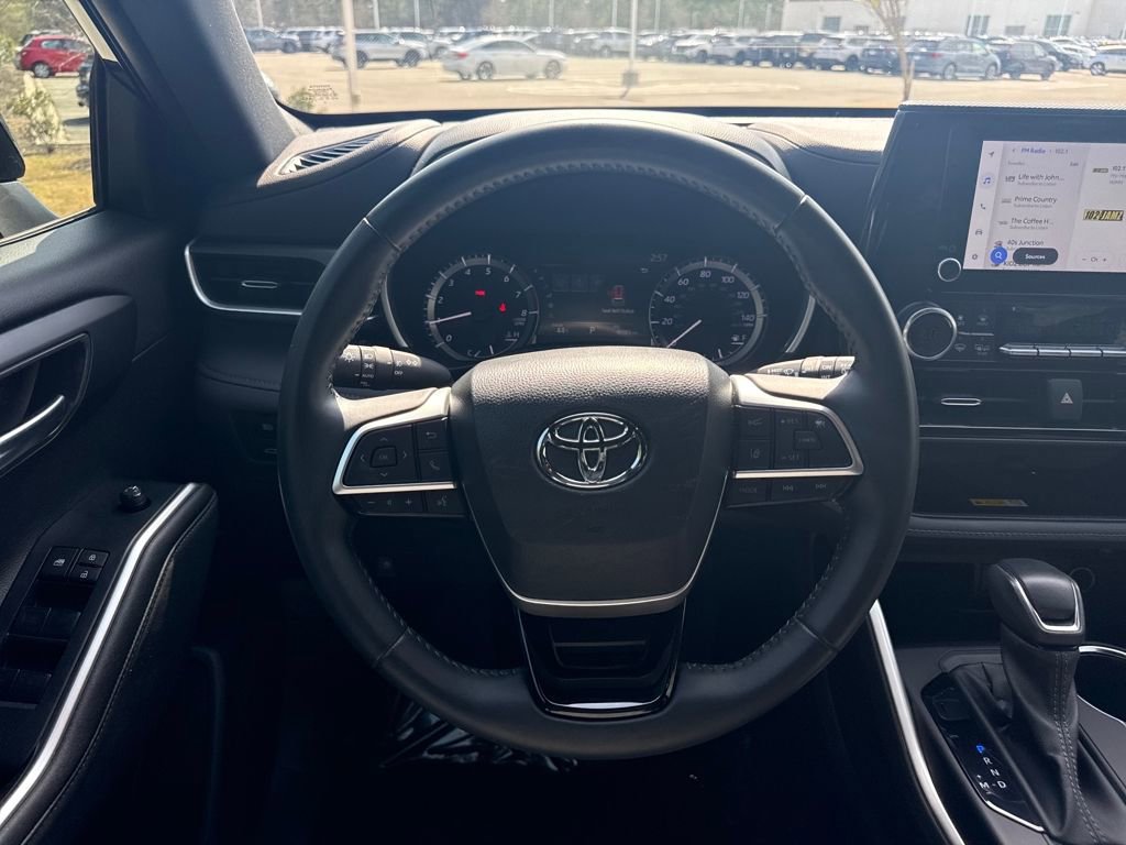 Used 2023 Toyota Highlander XSE image 18