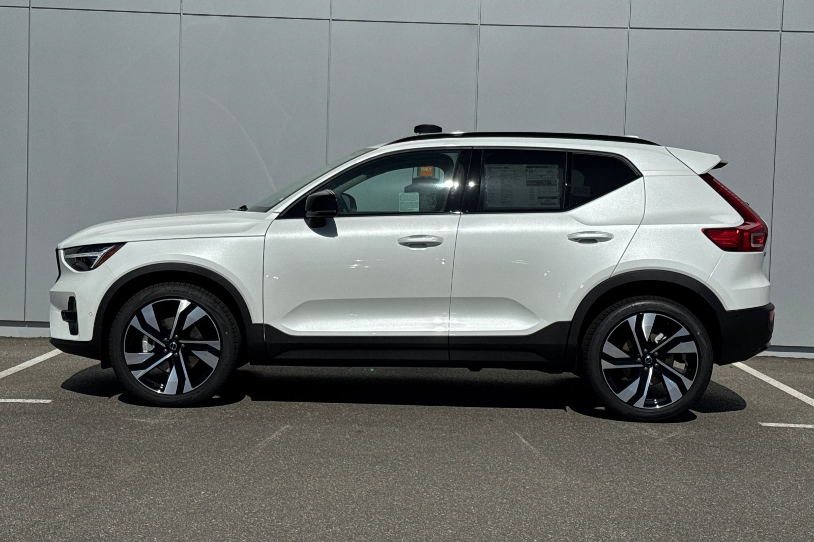 New 2026 Volvo XC40 B5 Ultra w/ Protection Package Premier AWD/4WD image 2