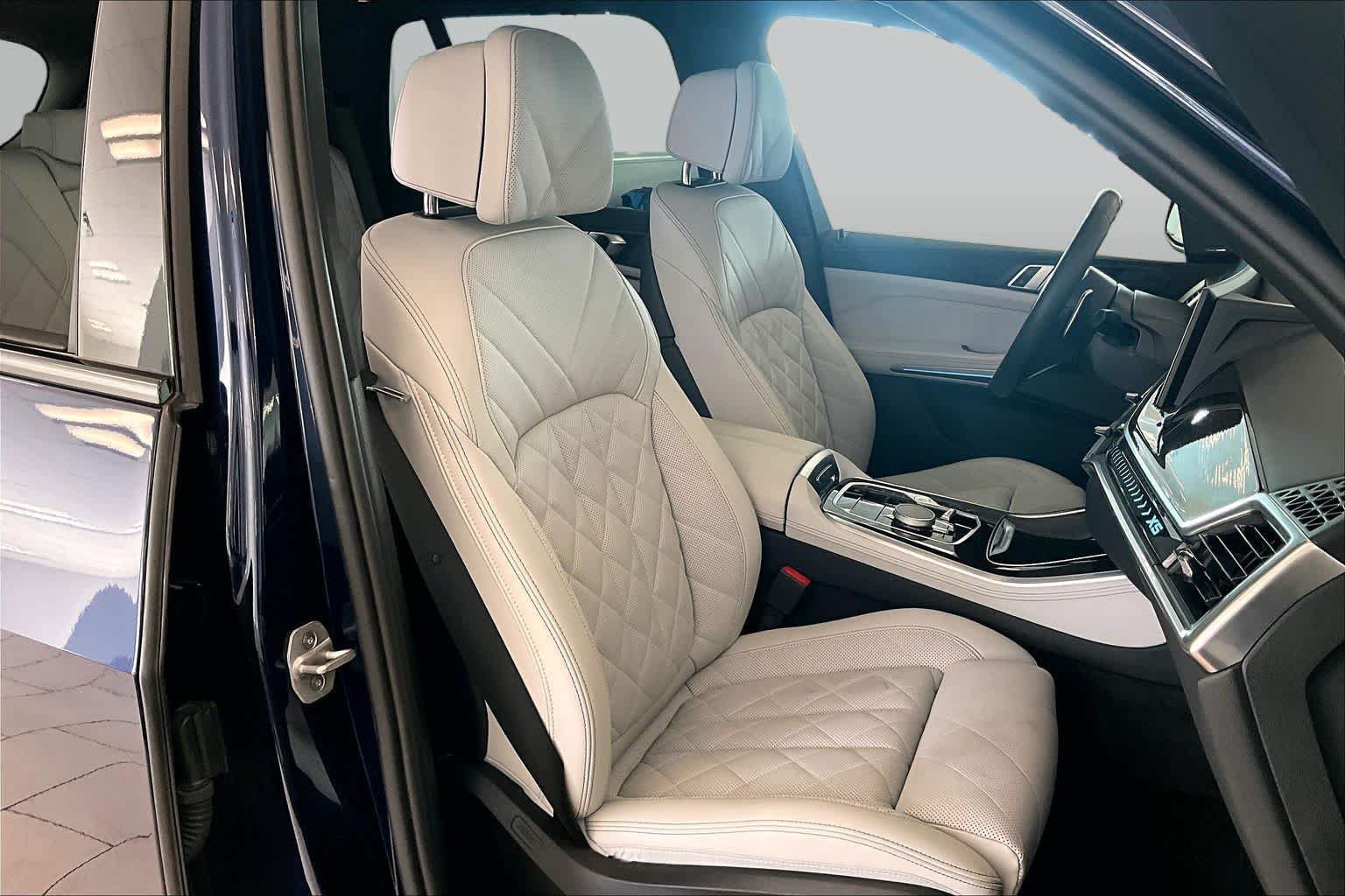 Used 2024 BMW X5 sDrive40i w/ M Sport Package RWD image 8