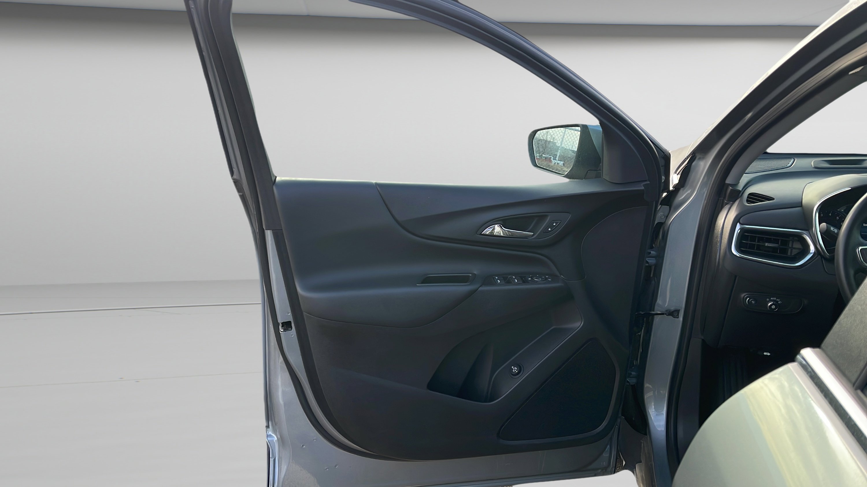 Used 2024 Chevrolet Equinox LT image 19