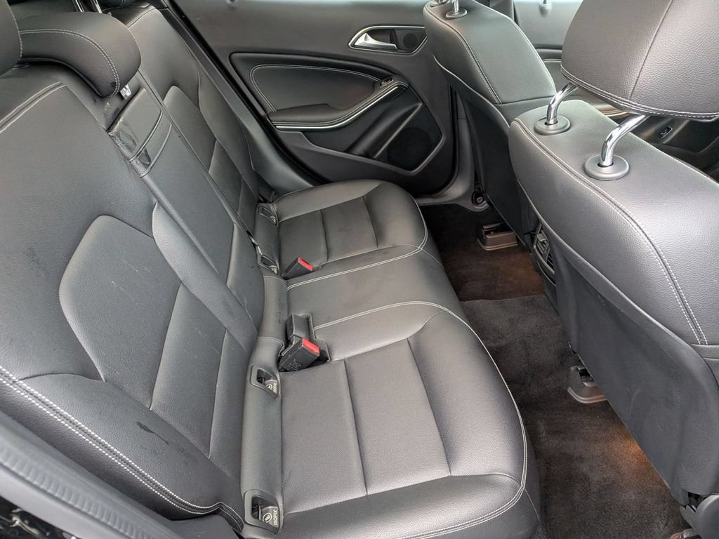 Used 2020 Mercedes-Benz GLA 250 4MATIC w/ Premium Package image 34