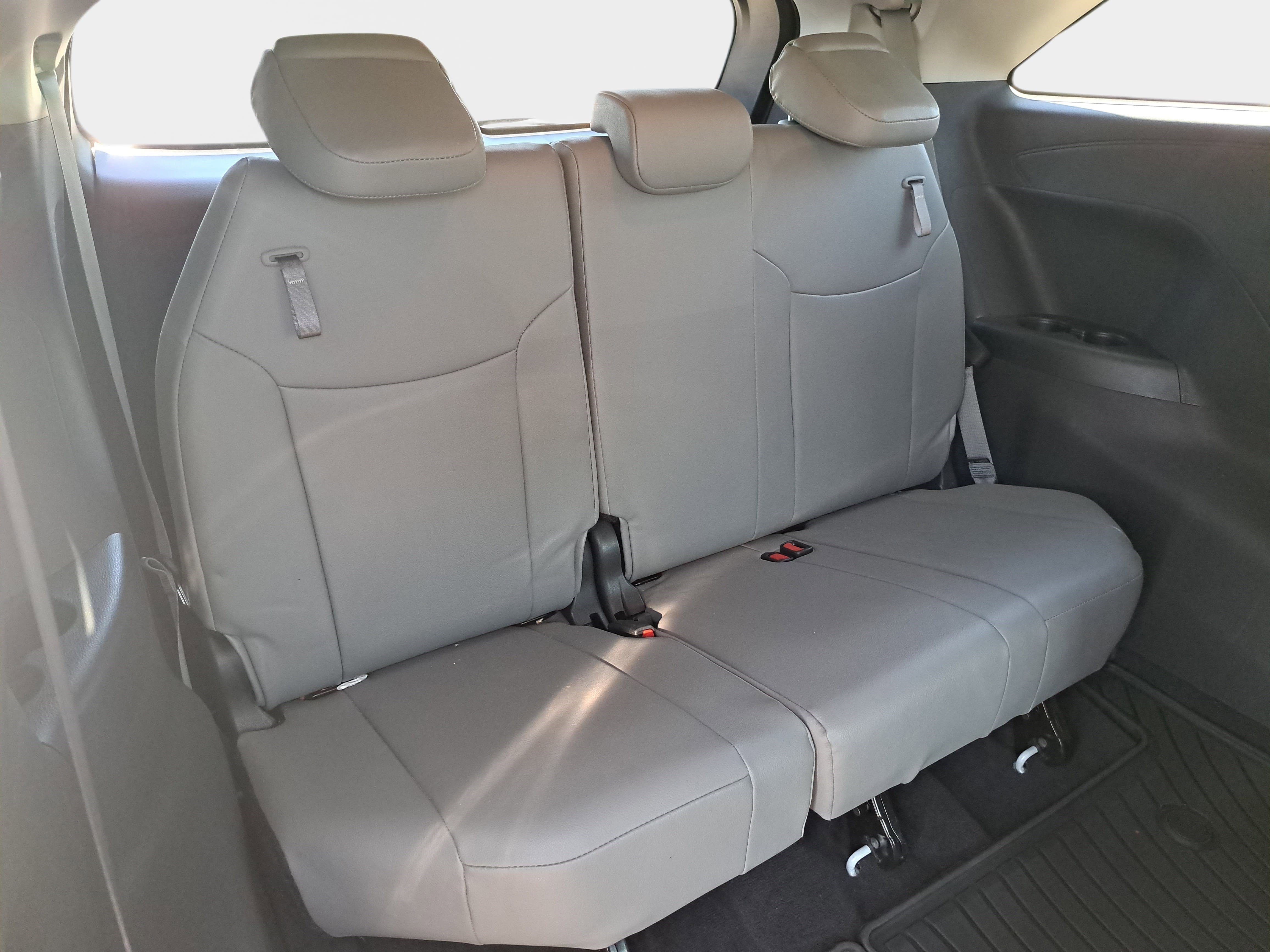 Used 2025 Toyota Sienna XLE FWD image 12